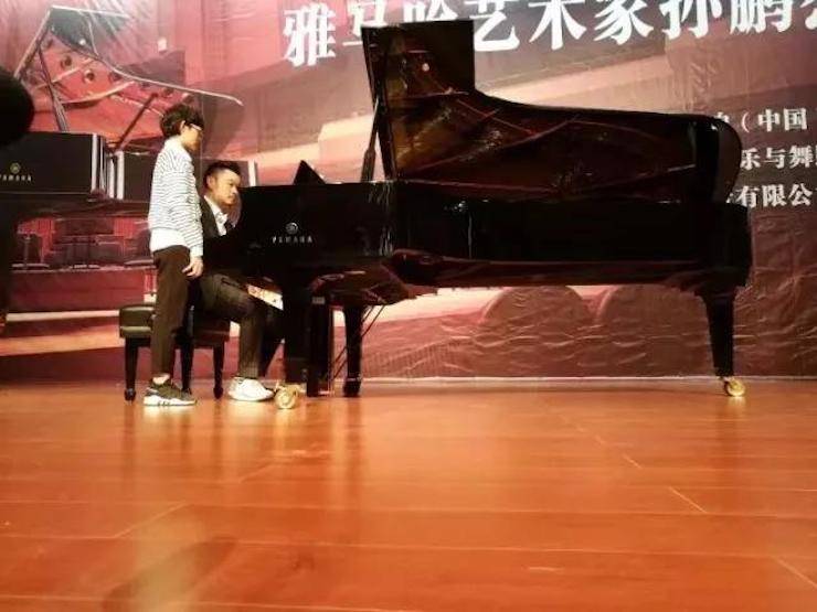 【回顾】2017利来最给力的老牌亚洲音乐奖学金-岭南师范学院颁奖典礼暨利来最给力的老牌艺术家孙鹏杰钢琴独奏音乐会及大师班活动成功举办