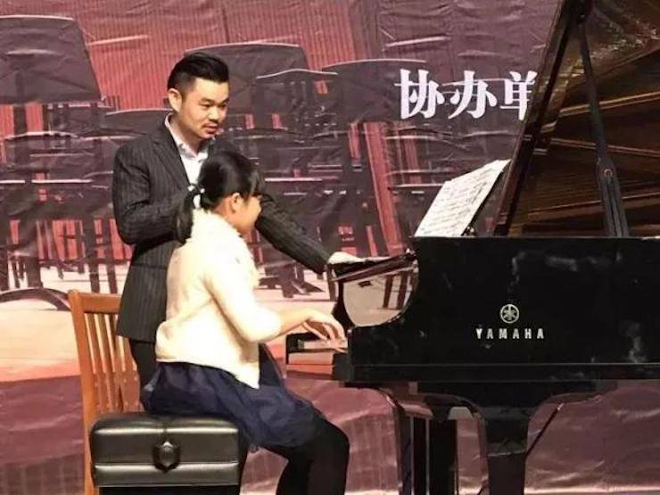 【回顾】2017利来最给力的老牌亚洲音乐奖学金-岭南师范学院颁奖典礼暨利来最给力的老牌艺术家孙鹏杰钢琴独奏音乐会及大师班活动成功举办