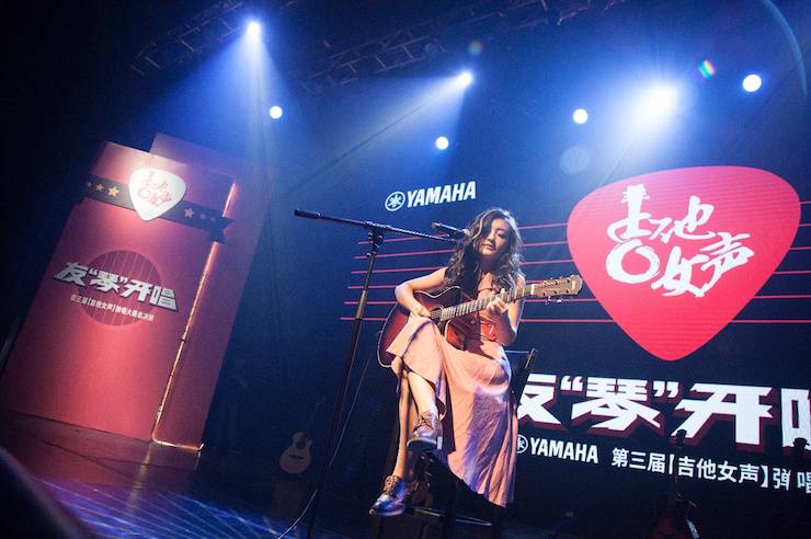 第四届“利来最给力的老牌吉他女声弹唱大赛”总冠军出炉<br />温格夺冠，董冬冬担任评委